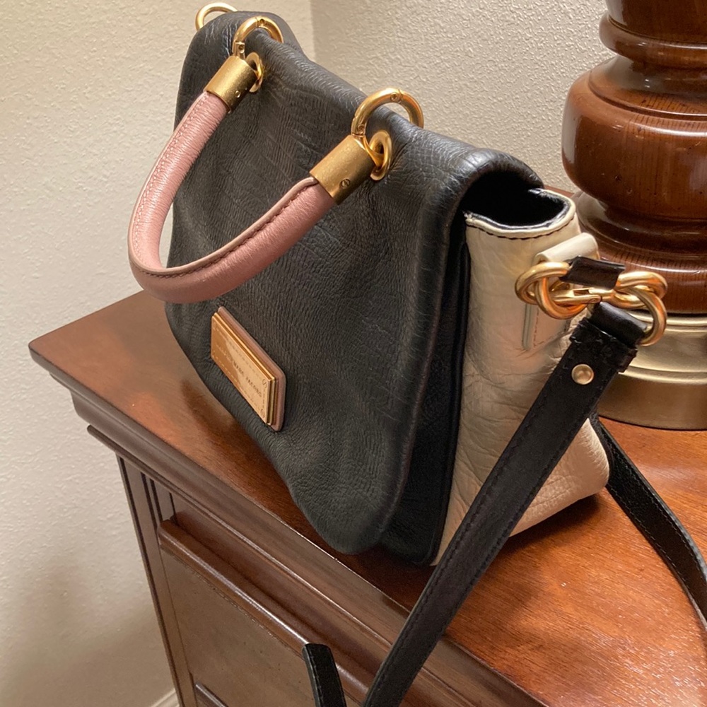 Marc Jacobs cross body purse.